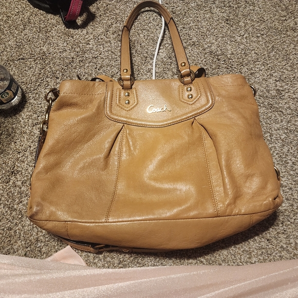 Soft leather Coach Purse - Picture 1 of 3